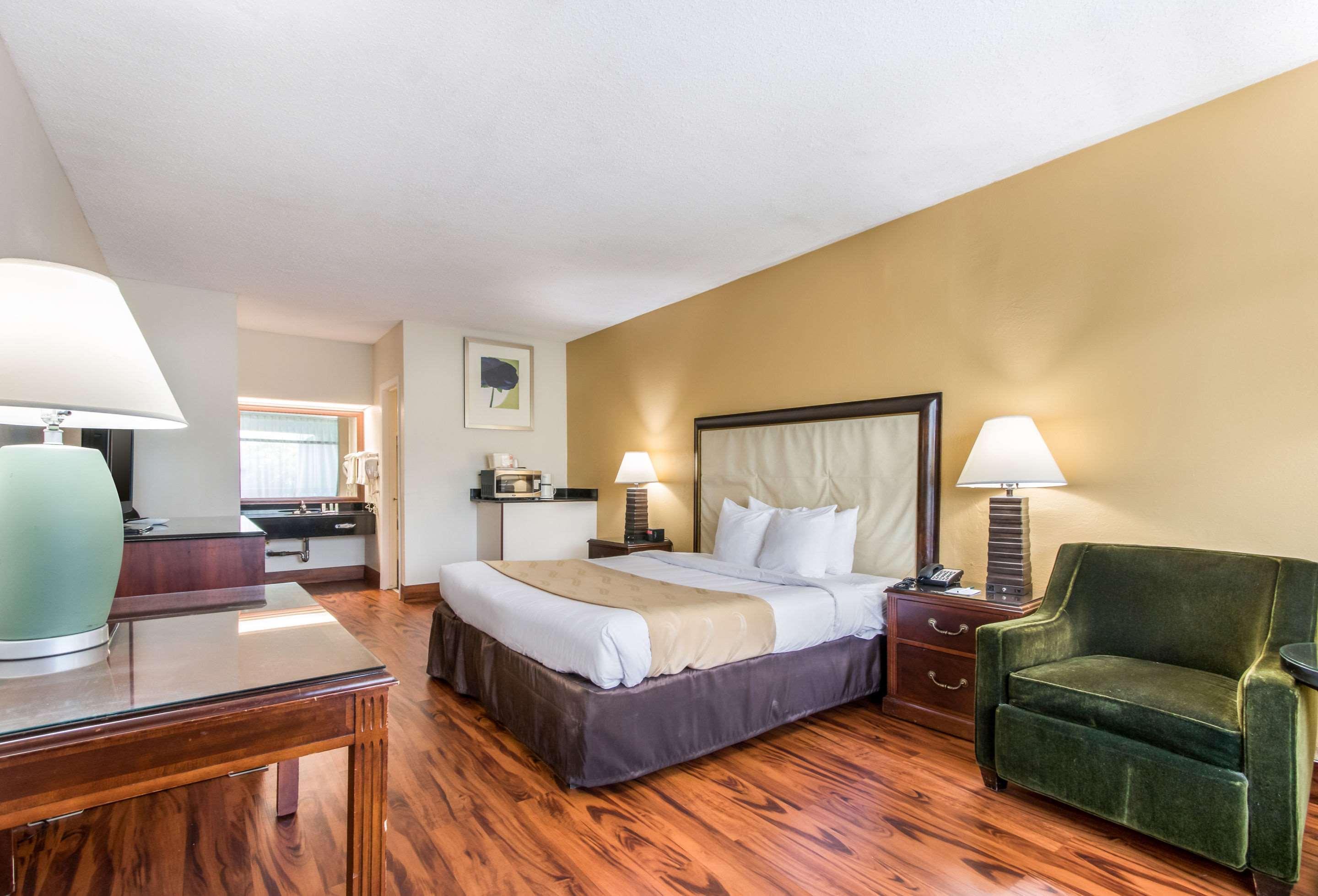 Quality University Area Hotel